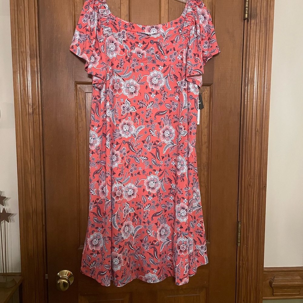 Signature by Robbie Bee NWT
Coral Floral Flowy Mini Dress 
Size 2X